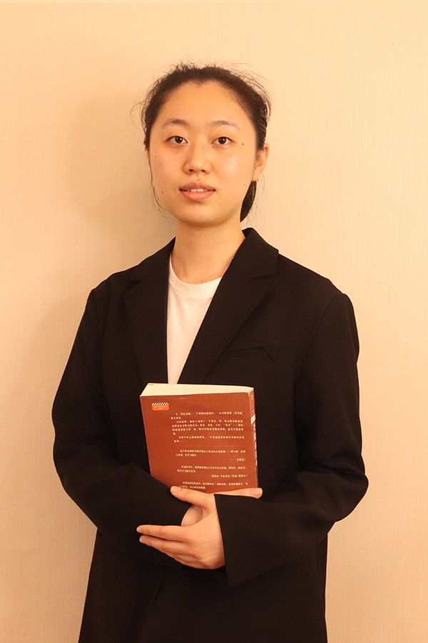 岐山梁艺 本科学历，优秀班主任