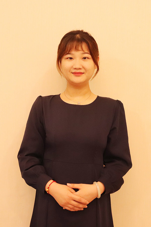 岐山文哲 本科学历，优秀班主任
